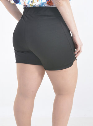 Short Plus Size com Bolsos