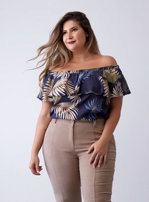 Blusa Ombro a Ombro Folhagens Plus Size
