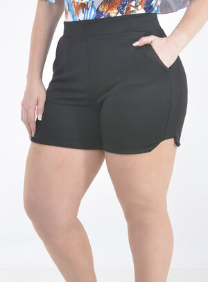 Short Plus Size com Bolsos
