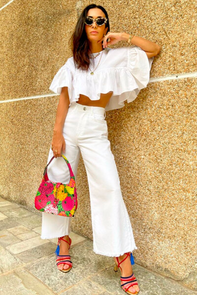 Conjunto Blusa Cropped com Babados e Calça de Sarja